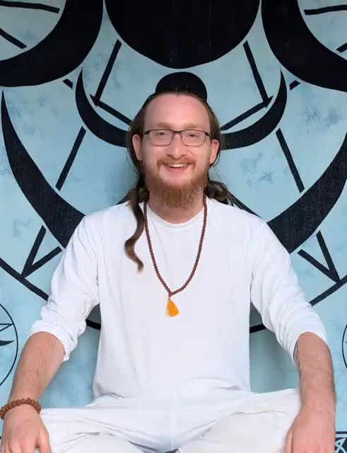Lukas W-L - Certified Online Yoga Teacher on Reshanti