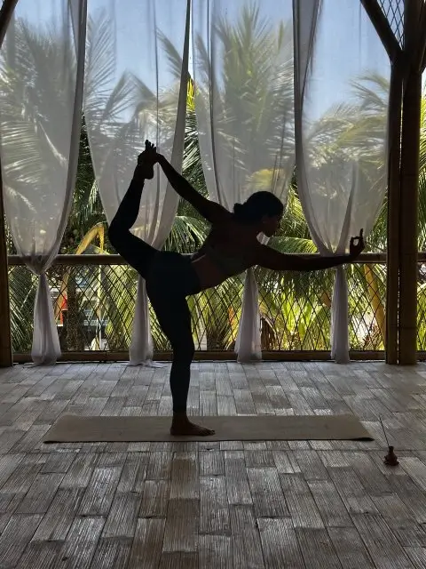 Larissa Martins - Certified Online Yoga Teacher on Reshanti