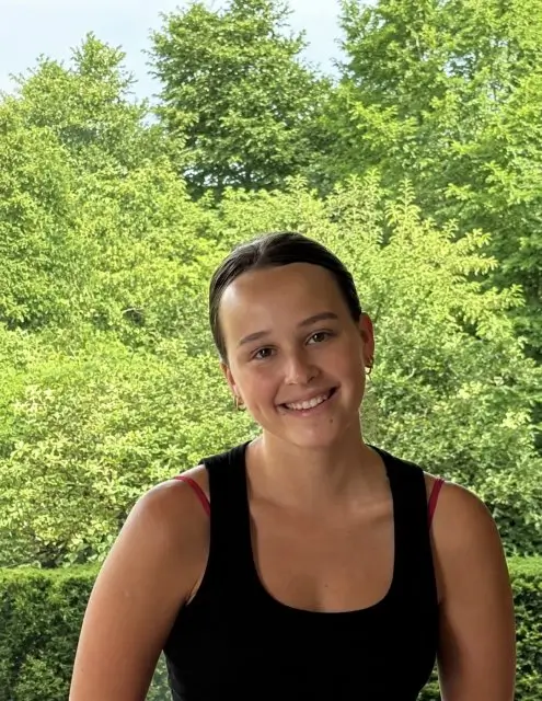 Tayla Meecham - Certified Online Yoga Teacher on Reshanti