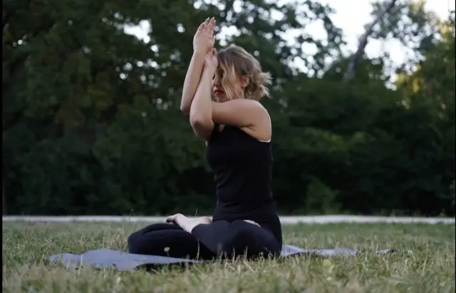 Nikoletta Illés - Certified Online Yoga Teacher on Reshanti